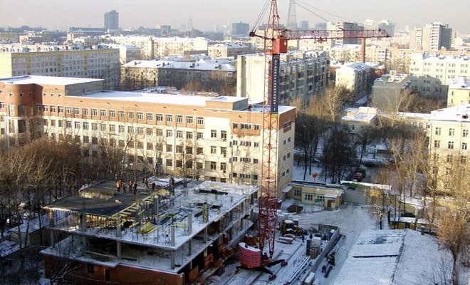 Кран с поворотной башней