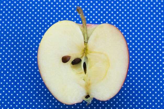 Следы присутствия плодожорки в саду